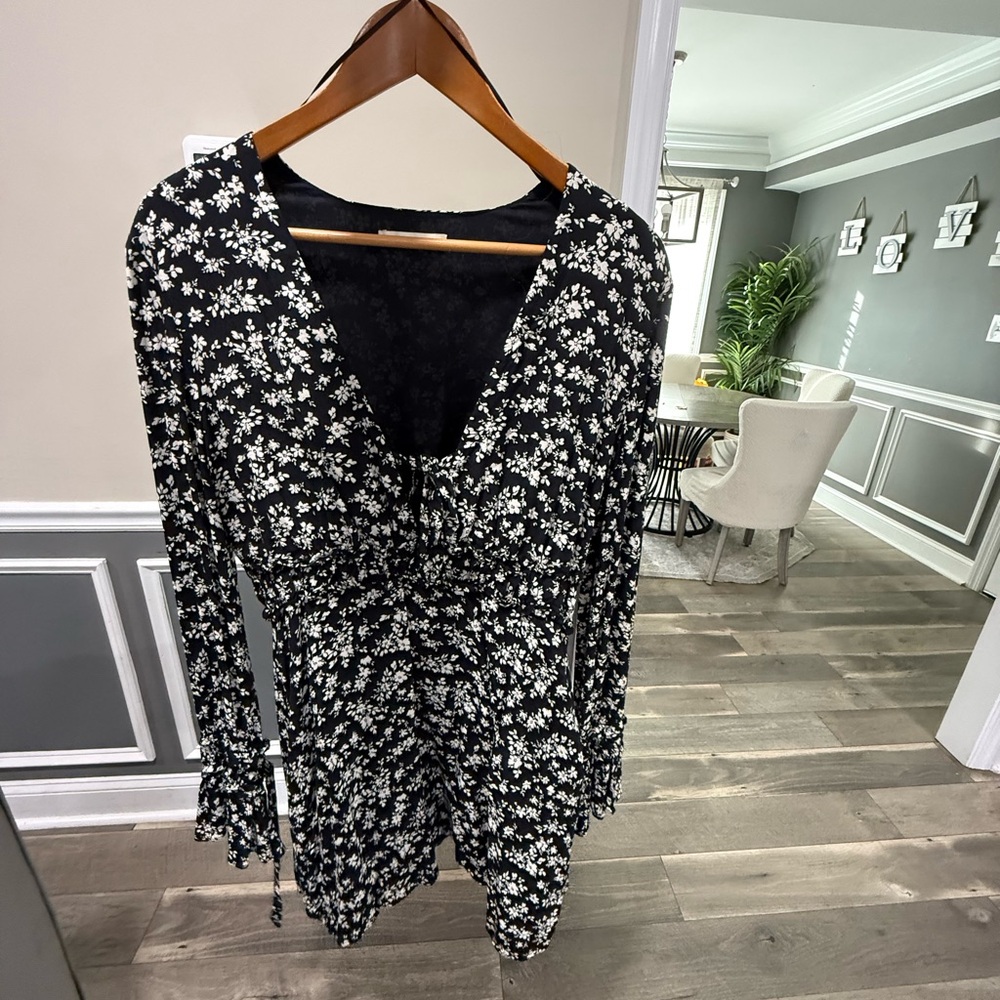 Chic Black and White Floral Long Sleeve Dress